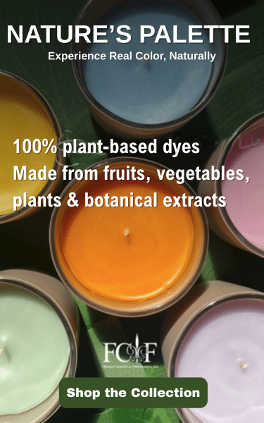 Χρωματιστά κεριά σε γυάλινα δοχεία σε φυσικές αποχρώσεις – κίτρινο, μπλε, ροζ, πράσινο, μοβ και πορτοκαλί, φτιαγμένα με φυτικά χρώματα για κεριά από τη σειρά Nature’s Palette Dyes.